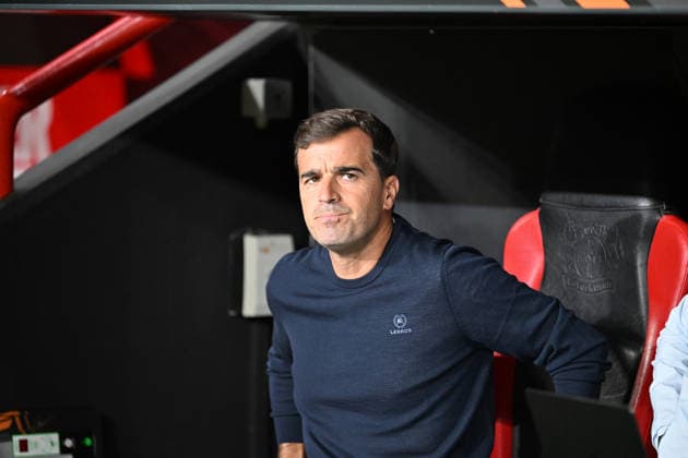 16.09.2026,GER, Fussball, Herren, Europa League, Saison 2026 2027, 1. Spieltag Ligaphase, Bayer 04 Leverkusen (GER) vs. NK Celje (SVN) Carles Martinez Cheftrainer Headcoach (Bayer 04 Leverkusen), auf seinem Platz auf der Bank DFB DFL regulations prohibit any use of photographs as image sequences and or quasi-video Leverkusen BayArena NRW Deutschland Germany Copyright: xNordphoto Meuterx
