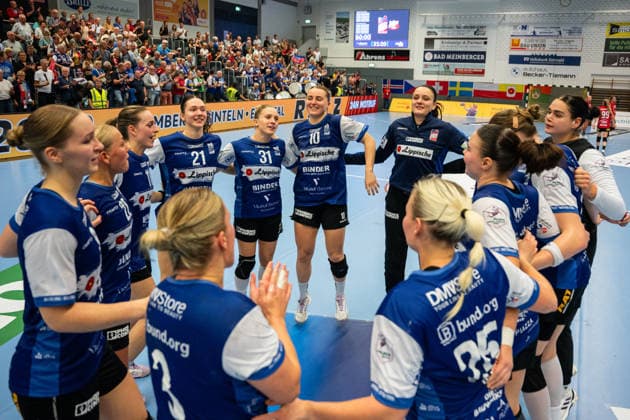 HSG Blomberg-Lippe (GER) vs. BSV Sachsen Zwickau (GER), Handball, 1. Handball Bundesliga Frauen, Spieltag 4, Saison 2026 2027, Blomberg, 16.09.26 Die Spielerinnen der HSG Blomberg-Lippe (GER) jubeln nach dem Sieg gegen BSV Sachsen Zwickau (GER), Im Fokus: Nuria Bucher (HSG Blomberg-Lippe, 21), Alexia Hauf (HSG Blomberg-Lippe, 31), Maxi Muehlner (HSG Blomberg-Lippe, 10), Nicole Roth (HSG Blomberg-Lippe, 61) Blomberg Synflex-Arena an der Ulmenallee Deutschland