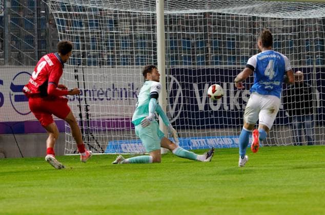 CFC vs SV Babelsberg 03 16.09..2026 Chemnitz, eins Stadion- An der Gellertstrasse, Fussball, Regionalliga Nordost 2026 2027, 9. Spieltag, CFC, CFC vs SV Babelsberg 03 Tor für Babelsberg durch Joshua Okapalaike Chemnitz Sachsen BRD