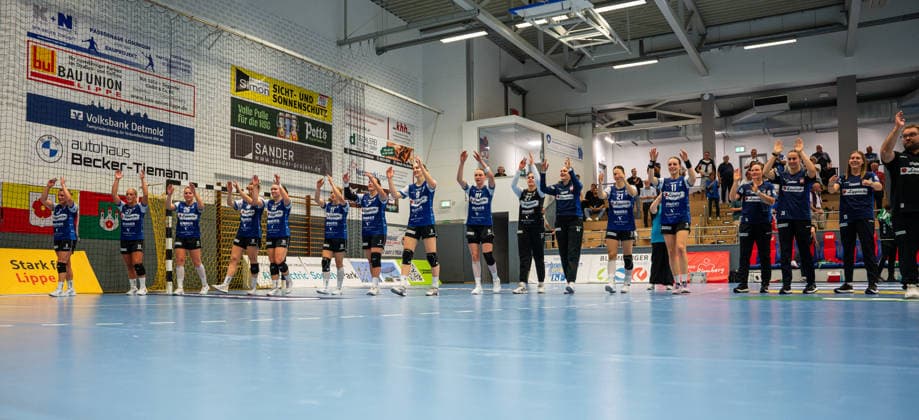 HSG Blomberg-Lippe (GER) vs. BSV Sachsen Zwickau (GER), Handball, 1. Handball Bundesliga Frauen, Spieltag 4, Saison 2026 2027, Blomberg, 16.09.26 Die Spielerinnen der HSG Blomberg-Lippe (GER) jubeln nach dem Sieg gegen BSV Sachsen Zwickau (GER) Blomberg Synflex-Arena an der Ulmenallee Deutschland
