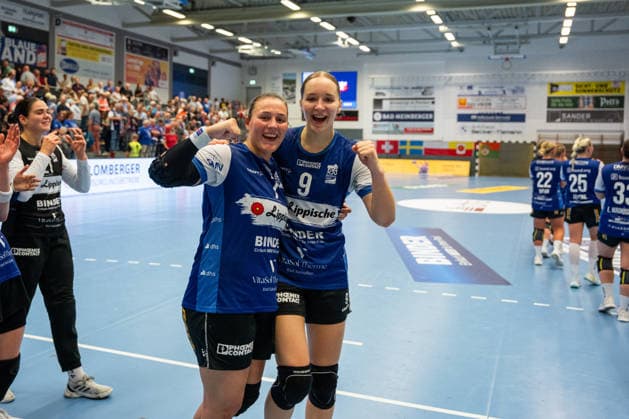 HSG Blomberg-Lippe (GER) vs. BSV Sachsen Zwickau (GER), Handball, 1. Handball Bundesliga Frauen, Spieltag 4, Saison 2026 2027, Blomberg, 16.09.26 Diana Magnusdottir (HSG Blomberg-Lippe, 07) und Nieke Kuehne (HSG Blomberg-Lippe, 09) jubeln nach dem Sieg gegen BSV Sachsen Zwickau (GER) Blomberg Synflex-Arena an der Ulmenallee Deutschland