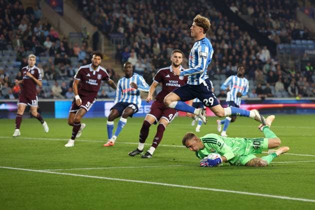 Marco Bizot of Aston Villa and Victor Torp of Coventry City Coventry City v Aston Villa, EFL Carabao Cup, Football, Coventry Building Society Arena, Coventry, UK - 16 Sep 2026Coventry Coventry Building Society Arena United Kingdom EDITORIAL USE ONLY No use with unauthorised audio, video, data, fixture lists, club league logos or live services. Online in-match use limited to 120 images, no video emulation. No use in betting, games or single club league player publications.  Copyright: xKieranxMcManus Shutterstockx 17151870ca