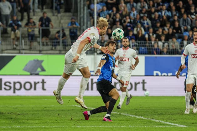 Masca (SV Waldhof Mannheim, 11) schirmt den Ball ab SV Waldhof Mannheim - Rot-Weiss Essen am 16.09.26 in Mannheim, Carl Benz Stadion Foto: Alfio Marino