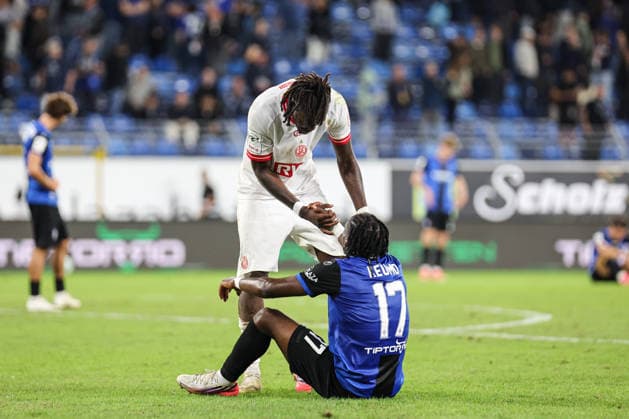 Darnell Kumo (SV Waldhof Mannheim, 17) und Franci Bouebari (Rot-Weiss Essen, 19) SV Waldhof Mannheim - Rot-Weiss Essen am 16.09.26 in Mannheim, Carl Benz Stadion Foto: Alfio Marino