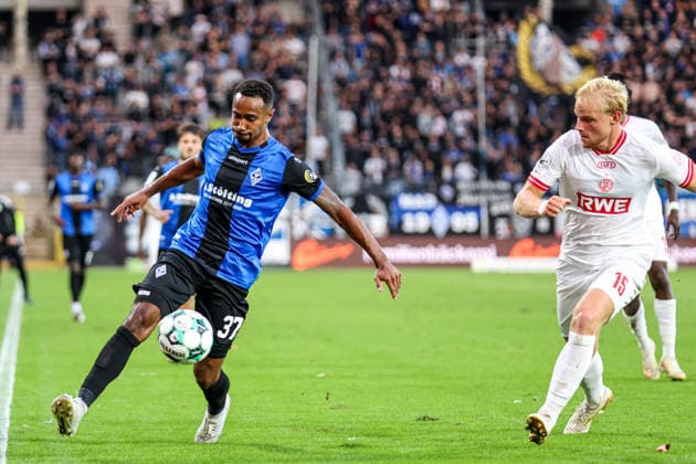 Noah Sarenren Bazee (SV Waldhof Mannheim, 37) am Ball SV Waldhof Mannheim - Rot-Weiss Essen am 16.09.26 in Mannheim, Carl Benz Stadion Foto: Alfio Marino