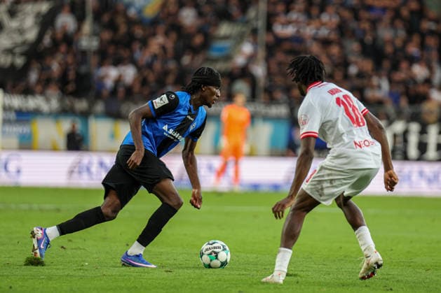 Jid Okeke (SV Waldhof Mannheim, 25)SV Waldhof Mannheim - Rot-Weiss Essen am 16.09.26 in Mannheim, Carl Benz Stadion Foto: Alfio Marino