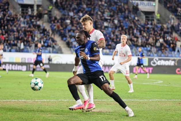 Darnell Kumo (SV Waldhof Mannheim, 17) am Ball SV Waldhof Mannheim - Rot-Weiss Essen am 16.09.26 in Mannheim, Carl Benz Stadion Foto: Alfio Marino