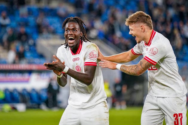 Deutschland: Fussball 3. Liga 2026 - 2027, 6. Spieltag - SV Waldhof Mannheim vs Rot-Weiss Essen - Carl-Benz-Stadion (Mannheim): Franci Bouebari (Rot-Weiss Essen, 19) Jannik Hofmann (Rot-Weiss Essen, 37) Freude, Emotionen, Jubel Copyright: xJOERANxSTEINSIEKx