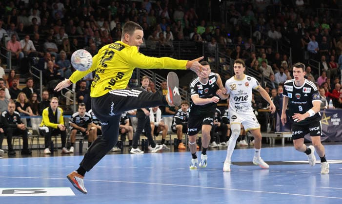 Torwart Andreas Palicka kassiert ein Tor Spielszene Aktion Handball CL Championsleague Champions League Herren 2. Spieltag Saison 2026 2027 16.09.2026 Füchse Berlin vs. One Veszprem HC in der Max Schmeling Halle