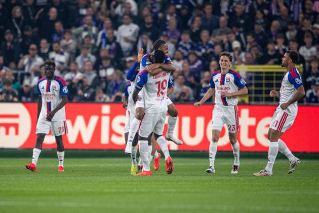 16.09.2026: UEFA Europa League, RSC Anderlecht - Olympique Lyon im Lotto Park. Noah Nartey (Olympique Lyon) mit Moussa NiakhatÃ (Olympique Lyon) WICHTIGER HINWEIS: Gemäß den Vorgaben der DFL und der UEFA ist es untersagt, in dem Stadion und oder vom Spiel angefertigte Fotoaufnahmen in Form von Sequenzbildern und oder videoähnlichen Fotostrecken zu verwerten bzw. verwerten zu lassen. Copyright: xJordyxFourgonx