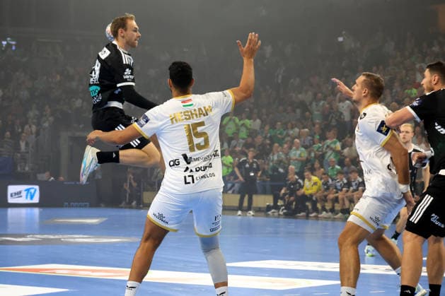 16.09.2026, GER Deutschland, Handball, EHF Champions League, 16.09.2026, Saison 2026 2027, Berlin, Fuechse Berlin vs Veszprem HC Mathias Gidsel ( Fuechse Berlin 19 ), Ahmed Hesham ( Veszprem 15 ) nordphoto GmbH Engler Berlin Max-Schmeling-Halle Berlin Deutschland Copyright: xNordphotox xEnglerx