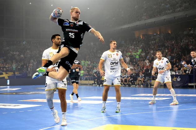 16.09.2026, GER Deutschland, Handball, EHF Champions League, 16.09.2026, Saison 2026 2027, Berlin, Fuechse Berlin vs Veszprem HC Matthes Langhoff ( Fuechse Berlin 25 ), Ahmed Hesham ( Veszprem 15 ), LIGETVARI PATRIK ( Veszprem 23 ) nordphoto GmbH Engler Berlin Max-Schmeling-Halle Berlin Deutschland Copyright: xNordphotox xEnglerx