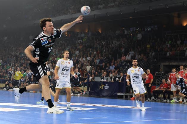 16.09.2026, GER Deutschland, Handball, EHF Champions League, 16.09.2026, Saison 2026 2027, Berlin, Fuechse Berlin vs Veszprem HC Hakun West av Teigum ( Fuechse Berlin 34 ), LIGETVARI PATRIK ( Veszprem 23 ) nordphoto GmbH Engler Berlin Max-Schmeling-Halle Berlin Deutschland Copyright: xNordphotox xEnglerx
