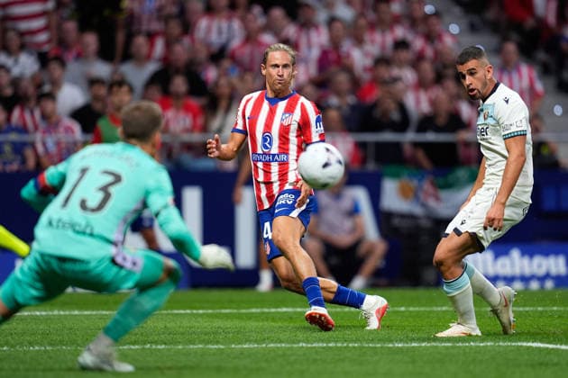 September 16, 2026, Madrid, Madrid, Spain: Marcos Llorente of Atletico de Madrid kicks the ball during the Spanish League, LaLiga EA Sports, football match played between Atletico de Madrid and CA Osasuna at Riyadh Air Metropolitano stadium on September 16, 2026, in Madrid, Spain. Madrid Spain - ZUMAa181 20260916_zaa_a181_136 Copyright: xDennisxAgyemanx