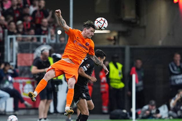 16.09.2026, xydrx, Herren, Fußball, Europa League, Bayer 04 Leverkusen - NK Celje, Saison 2026 2027, BayArena: Benjamin Verbic (NK Celje, 7) im Zweikampf gegen Lucas Vazquez (Bayer 04 Leverkusen, 17) Regulations prohibit any use of photographs as image sequences and or quasi-video. Copyright: HMBxMedia YannisxDreimann