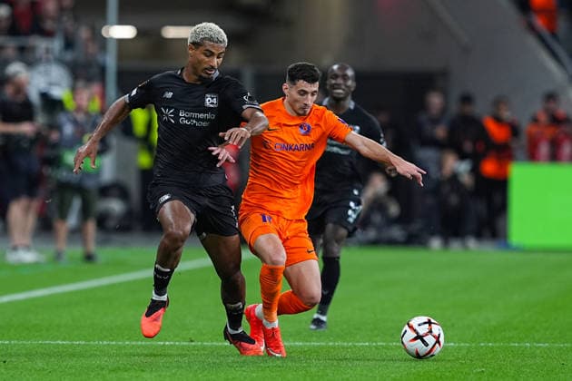 16.09.2026, xydrx, Herren, Fußball, Europa League, Bayer 04 Leverkusen - NK Celje, Saison 2026 2027, BayArena: Loic Bade (Bayer 04 Leverkusen, 5) im Zweikampf gegen Milot Avdyli (NK Celje, 11) Regulations prohibit any use of photographs as image sequences and or quasi-video. Copyright: HMBxMedia YannisxDreimann