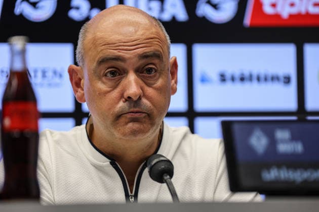 Rui Mota (SV Waldhof Mannheim, Trainer) in der Pressekonferenz nach dem Spiel SV Waldhof Mannheim - Rot-Weiss Essen am 16.09.26 in Mannheim, Carl Benz Stadion Foto: Alfio Marino