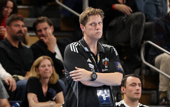 Trainer Nicolej Krickau unzufrieden Mimik Aktion Oberkörper Handball CL Championsleague Champions League Herren 2. Spieltag Saison 2026 2027 16.09.2026 Füchse Berlin vs. One Veszprem HC in der Max Schmeling Halle