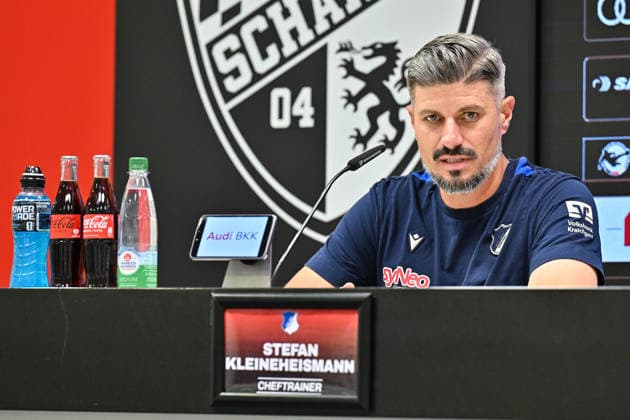 3. Liga; FC Ingolstadt - TSG 1899 Hoffenheim II; 16.09.2026 INGOLSTADT, GERMANY; 16. SEPTEMBER: im Bild Stefan KLEINEHEISMANN Trainer TSG 1899 Hoffenheim II Einzelfoto Freisteller auf der Pressekonferenz nach dem Match der 3. Liga zwischen dem FC Ingolstadt und der zweiten Mannschaft der TSG Hoffenheim am 6. Spieltag im Audi Sportpark Copyright: xBEAUTIFULxSPORTS Goldbergx