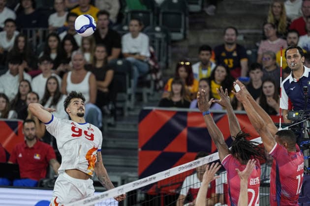 France v Romania - CEV EuroVolley 2026 Men CLUJ-NAPOCA, ROMANIA - SEPTEMBER 16: Daniel Chitigoi (99) of Romania in action during the CEV 2026 European Men s Volleyball Championship Group D match between France and Romania at BT Arena in Cluj-Napoca, Romania, on September 16, 2026. Osmancan Gurdogan Anadolu Cluj-Napoca Romania. Editorial use only. Please get in touch for any other usage.  Copyright: x2026xAnadoluxOsmancanxGurdoganx