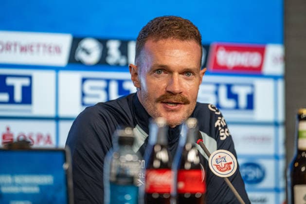 Rostock, Deutschland 16. September 2026: 3. Liga - 2026 2027 - Sp. 6 - FC Hansa Rostock gegen VfB Stuttgart II Im Bild: Interims - Trainer Yannic Thiel (Hansa Rostock) bei der Pressekonferenz nach dem Spiel DFB DFL regulations prohibit any use of photographs as image sequences and or quasi-video Copyright: xFotostandx xVoelkerx