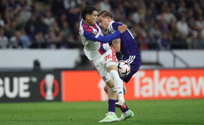 Lyon s Kail Boudache and Anderlecht s Marten Winkler fight for the ball during a soccer game between Belgian RSC Anderlecht and French Olympique Lyonnais, Wednesday 16 September 2026 in Brussels, on the first day (out of 8) of the league phase of the UEFA Europa League tournament. VIRGINIExLEFOUR  x186659136x
