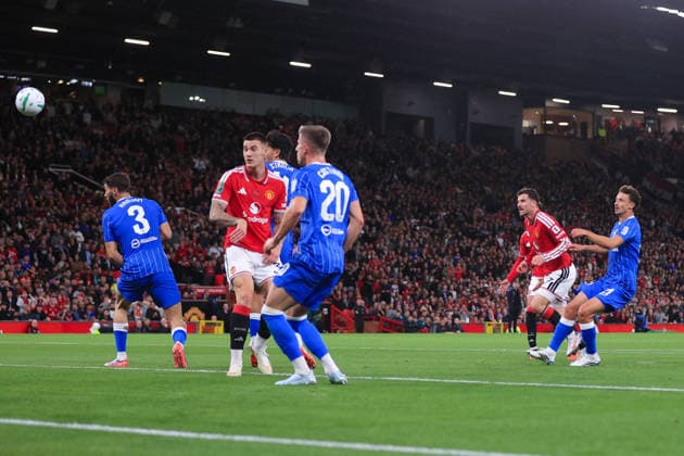 Football - Carabao Cup - 3rd Round - Manchester United, ManU v Tottenham Hotspur 16th September 2026 - Carabao Cup - 3rd Round - Manchester United v Brighton & Hove Albion - Mason Mount of Manchester United scores their 2nd goal - Photo: Simon Stacpoole Offside. Manchester UK Copyright: xSimonxStacpoolexOffside