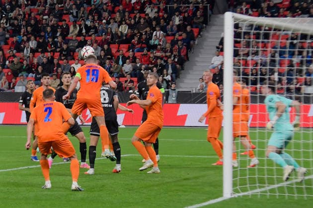 Blaz Kramer (Celje 9) vereitelt Torchance von Leverkusen 16.09.2026 ¢ Fussball ¢ Europa League ¢ Bayer 04 Leverkusen vs NK Celje, BayArena, Leverkusen, NRW Germany