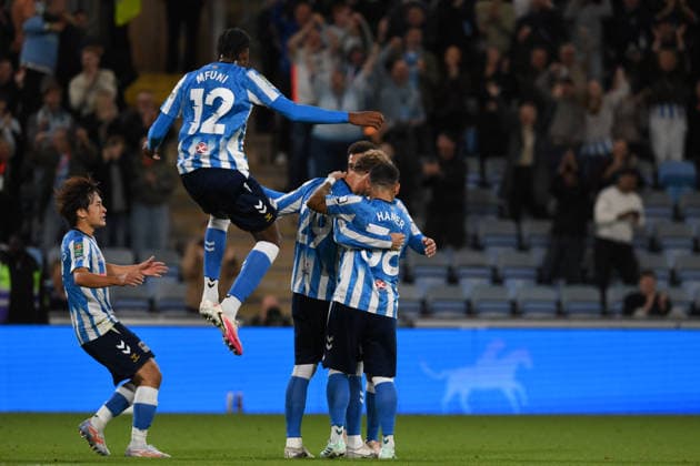 Coventry City v Aston Villa - Carabao Cup Third Round Coventry City players celebrate a goal by Victor Torp during the Carabao Cup Third Round match between Coventry City and Aston Villa at the Coventry Building Society Arena in Coventry, on September 16, 2026. Coventry West Midlands United Kingdom  Copyright: xMIxNewsx originalFilename:fletcher-coventry260916_npmzE.jpg