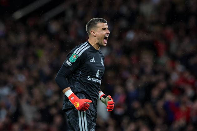 Manchester United, ManU v Brighton & Hove Albion - Carabao Cup Third Round Manchester United goalkeeper Karl Darlow celebrates after Shea Lacey scores a goal to make it 1-0 during the Carabao Cup round 3 match between Manchester United and Brighton & Hove Albion at Old Trafford in Manchester, United Kingdom, on September 16, 2026. Manchester Greater Manchester United Kingdom  Copyright: xNewsxImagesx originalFilename:cosgrove-carabaoc260916_npWQW.jpg