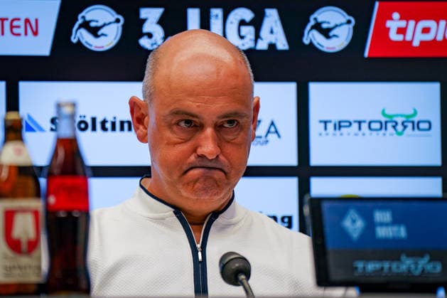 Deutschland: Fussball 3. Liga 2026 - 2027, 6. Spieltag - SV Waldhof Mannheim vs Rot-Weiss Essen - Carl-Benz-Stadion (Mannheim): Rui Mota (Trainer Waldhof Mannheim) Mimik, Gesichtsausdruck, Emotion, Pressekonferenz, Medien Copyright: xJOERANxSTEINSIEKx