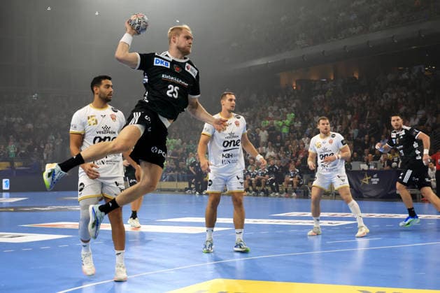 16.09.2026, GER Deutschland, Handball, EHF Champions League, 16.09.2026, Saison 2026 2027, Berlin, Fuechse Berlin vs Veszprem HC Matthes Langhoff ( Fuechse Berlin 25 ), Ahmed Hesham ( Veszprem 15 ), LIGETVARI PATRIK ( Veszprem 23 ) nordphoto GmbH Engler Berlin Max-Schmeling-Halle Berlin Deutschland Copyright: xNordphotox xEnglerx