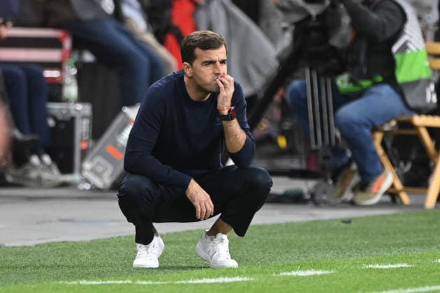 Trainer Carles MARTINEZ (LEV) beobachtet das Spiel Bayer Leverkusen - NK Celje Fussball UEFA Europa League 1. Spieltag, matchday1, am 16.09.2026 in Leverkusen Deutschland. UEFA regulations prohibit any use of photographs as image sequences and or quasi-video Â