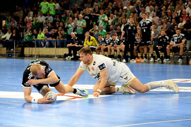 16.09.2026, GER Deutschland, Handball, EHF Champions League, 16.09.2026, Saison 2026 2027, Berlin, Fuechse Berlin vs Veszprem HC Matthes Langhoff ( Fuechse Berlin 25 ), Dragan Pechmalbec ( Veszprem 46 ) nordphoto GmbH Engler Berlin Max-Schmeling-Halle Berlin Deutschland Copyright: xNordphotox xEnglerx