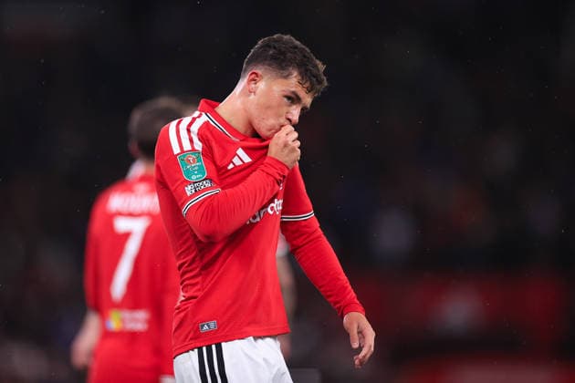 Football - Carabao Cup - 3rd Round - Manchester United, ManU v Tottenham Hotspur 16th September 2026 - Carabao Cup - 3rd Round - Manchester United v Brighton & Hove Albion - Shea Lacey of Manchester United kisses the badge on his shirt as he celebrates after scoring their 1st goal - Photo: Simon Stacpoole Offside. Manchester UK Copyright: xSimonxStacpoolexOffside