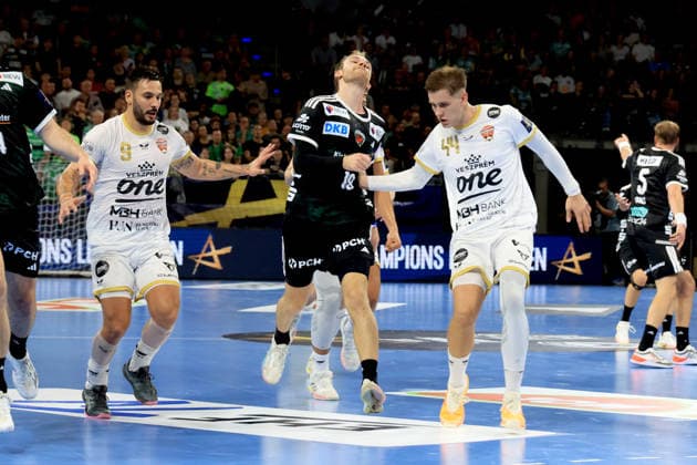 16.09.2026, GER Deutschland, Handball, EHF Champions League, 16.09.2026, Saison 2026 2027, Berlin, Fuechse Berlin vs Veszprem HC Mathias Gidsel ( Fuechse Berlin 19 ), Hugo Descat ( Veszprem 9 ), Stefan Donic ( Veszprem 44 ) nordphoto GmbH Engler Berlin Max-Schmeling-Halle Berlin Deutschland Copyright: xNordphotox xEnglerx