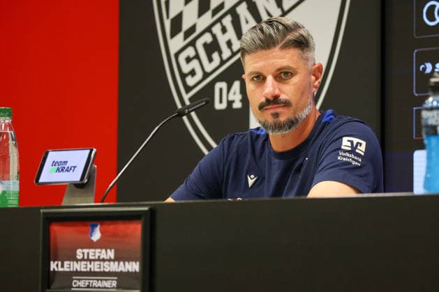 Trainer Stefan Kleineheismann (Cheftrainer TSG Hoffenheim II) bei der Pressekonferenz nach dem Spiel FC Ingolstadt 04 gegen TSG Hoffenheim II am 16.09.2026, DFB regulations prohibit any use of photographs as image sequences and or quasi-video. GER, Fussball, 3. Liga, Spieltag 6, FC Ingolstadt 04 gegen TSG Hoffenheim II, 16.09.2026, Audi Sportpark Ingolstadt Copyright: xEibner-Pressefoto OliverxSTRISCHx EP-OSH