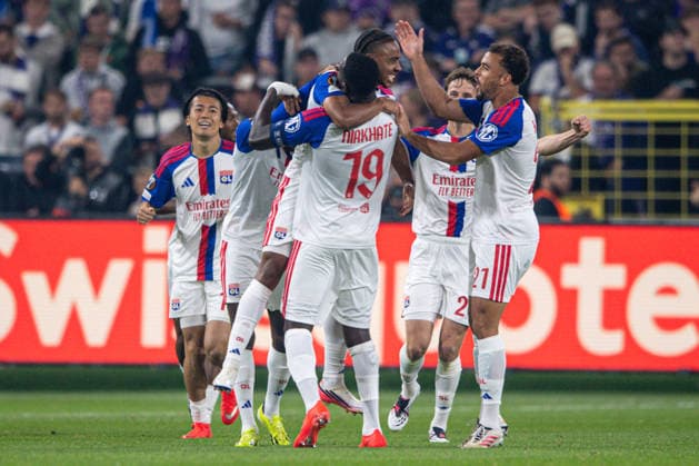 16.09.2026: UEFA Europa League, RSC Anderlecht - Olympique Lyon im Lotto Park. Noah Nartey (Olympique Lyon) jubelt nach seinem Tor mit Moussa NiakhatÃ (Olympique Lyon) WICHTIGER HINWEIS: Gemäß den Vorgaben der DFL und der UEFA ist es untersagt, in dem Stadion und oder vom Spiel angefertigte Fotoaufnahmen in Form von Sequenzbildern und oder videoähnlichen Fotostrecken zu verwerten bzw. verwerten zu lassen. Copyright: xJordyxFourgonx