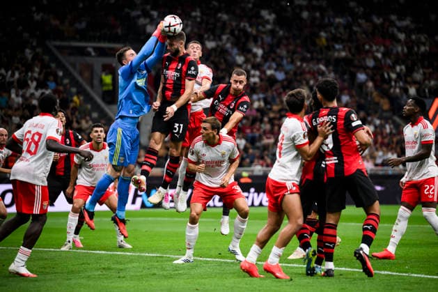 AC MIlan v SL Benfica - UEFA Europa League Anatoliy Trubin of SL Benfica saves on Strahinja Pavlovic of AC Milan during the UEFA Europa League 2026 27 league phase football match between AC Milan and SL Benfica. Milan Italy Copyright: xNicolòxCampox