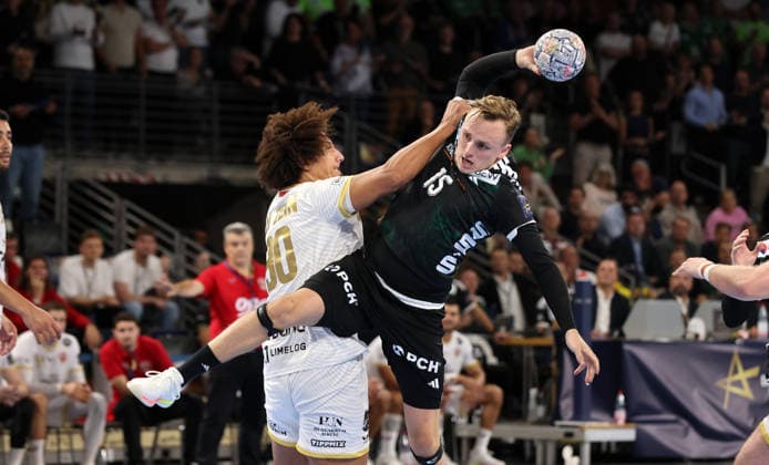 Ali Ismail Zeinelabedin, Tobias Schjoelberg Groendahl am Ball Zweikampf Spielszene Aktion Handball CL Championsleague Champions League Herren 2. Spieltag Saison 2026 2027 16.09.2026 Füchse Berlin vs. One Veszprem HC in der Max Schmeling Halle