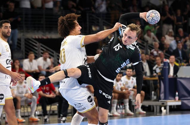 Ali Ismail Zeinelabedin, Tobias Schjoelberg Groendahl am Ball Zweikampf Spielszene Aktion Handball CL Championsleague Champions League Herren 2. Spieltag Saison 2026 2027 16.09.2026 Füchse Berlin vs. One Veszprem HC in der Max Schmeling Halle