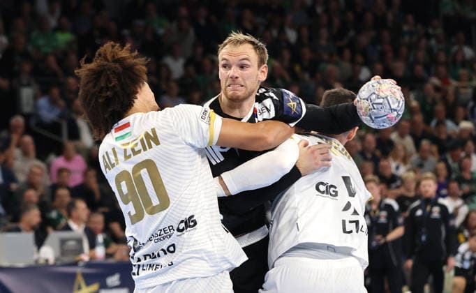 Ali Ismail Zeinelabedin, Mathias Gidsel am Ball, Ivan Martinovic Zweikampf Spielszene Aktion Handball CL Championsleague Champions League Herren 2. Spieltag Saison 2026 2027 16.09.2026 Füchse Berlin vs. One Veszprem HC in der Max Schmeling Halle