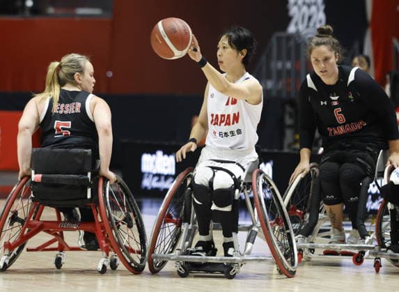September 16, 2026, Ottawa, On, CANADA: Japan s Chihiro Kitada (18) passes the ball as Canada s Elodie Tessier (5) and Canada s Arinn Young (6) look on during first half of IWBF Wheelchair Basketball World Championships women s quarter-final action in Ottawa on Wednesday, Sept. 16, 2026. Canada News - September 16, 2026  - ZUMAc35_ 20260916_zaf_c35_128 Copyright: xPatrickxDoylex