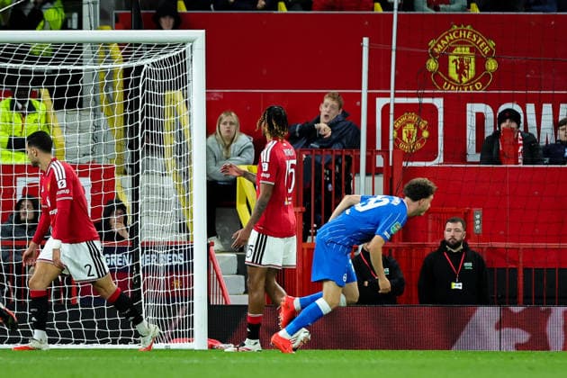 Carabao Cup round 3 Manchester United, ManU v Brighton & Hove Albion Maxim De Cuyper of Brighton & Hove Albion celebrates his goal to make it 2-3 during the Carabao Cup round 3 match Manchester United vs Brighton & Hove Albion at Old Trafford, Manchester, United Kingdom on 16 September 2026 (Photo by Mark Cosgrove News Images) Manchester Old Trafford Greater Manchester United Kingdom Copyright: xMarkxCosgrove NewsxImagesx
