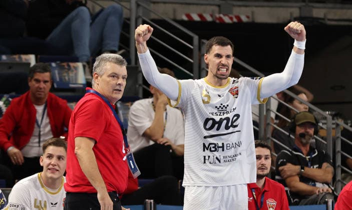 Trainer Xavier Pascual Fuertes, Ivan Martinovic jubelt Freude Emotion Jubel Handball CL Championsleague Champions League Herren 2. Spieltag Saison 2026 2027 16.09.2026 Füchse Berlin vs. One Veszprem HC in der Max Schmeling Halle