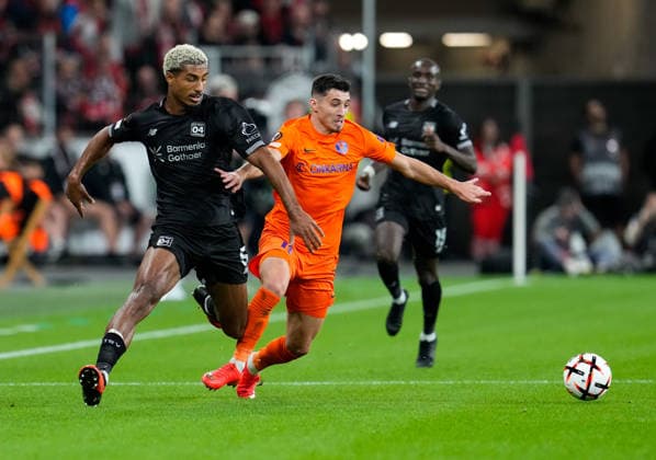 Loic Bade (Bayer 04 Leverkusen, 5) im Zweikampf mit Milot Avdyli (NK Celje, 11). GER, Bayer 04 Leverkusen vs NK Celje, UEFA Europa League, 1. Spieltag, Saison 2026 27, BayArena, Leverkusen, 16.09.2026 DFL REGULATIONS PROHIBIT ANY USE OF PHOTOGRAPHS AS IMAGE SEQUENCES AND OR QUASI-VIDEO Bayer 04 Leverkusen vs Celje, UEFA Europa League, 1. Spieltag, Saison 2026 27, 16.09.2026 Leverkusen Copyright: xEibner-Pressefoto ScottxColemanx EP_SCN