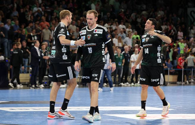 Max Darj, Mathias Gidsel, Aitor Arino enttäuscht nach Spielende Enttäuschung Handball CL Championsleague Champions League Herren 2. Spieltag Saison 2026 2027 16.09.2026 Füchse Berlin vs. One Veszprem HC in der Max Schmeling Halle