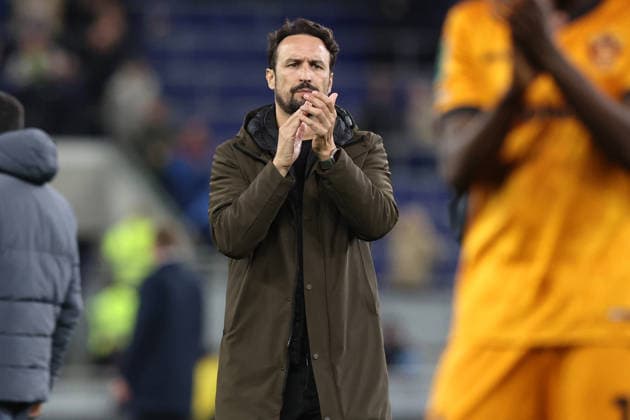 RECORD DATE NOT STATED Cesar Peixoto manager of Wolverhampton Wanderers applauds the fans after the game during the Carabao Cup round 3 match Everton vs Wolverhampton Wanderers at Hill Dickinson Stadium, Liverpool, United Kingdom on 16 September 2026 (Photo by Alfie Cosgrove News Images) Copyright: xx