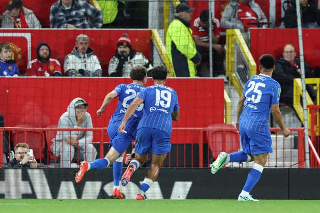 Manchester United, ManU v Brighton & Hove Albion, Carabao Cup Brighton & Hove Albion defender Maxim De Cuyper (29) scores a GOAL 2-3 and celebrates during the Manchester United v Brighton & Hove Albion Carabao Cup 3rd Round match at Old Trafford, Manchester, England on 16 September 2026 Credit: Phil Duncan Every Second Media Editorial use only. All images are copyright Every Second Media Limited. No images may be reproduced without prior permission. All rights reserved. Premier League and Football League images are subject to licensing agreements with Football DataCo Limited. see https: www.football-dataco.com Copyright: xIMAGO EveryxSecondxMediax ESM-2167-0049 PhilxDuncanx xEveryxSecondxMediax