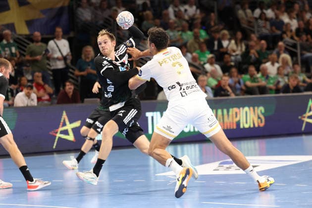 16.09.2026, xBHAx, Handball, EHF Champions League, Saison 2026 2027, CL, Füchse Berlin - One Veszprem HC, Max-Schmeling-Halle: Tobias Gröndahl (Füchse Berlin 15) im Angriff Berlin Deutschkand